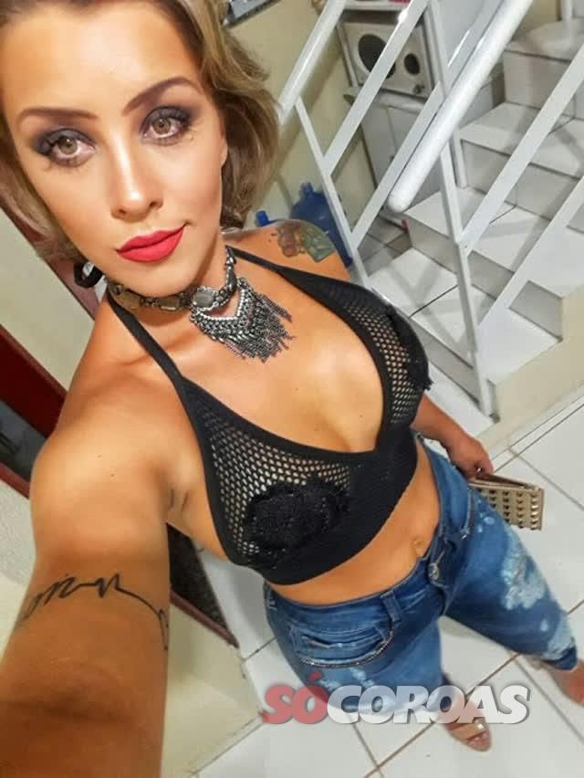 Sara coroa gostosa pelada