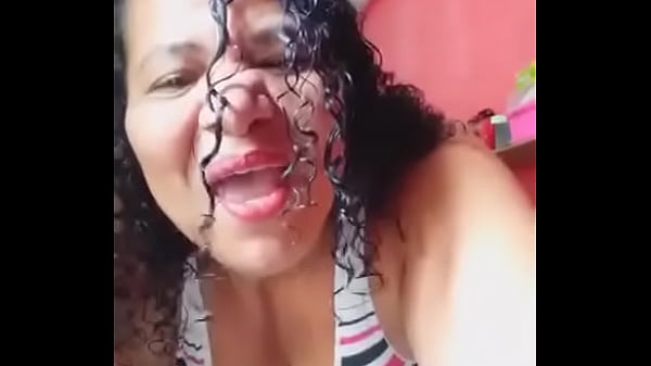 Comendo Coroa Feia Magrela