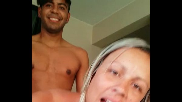 Coroa Amadora Mijando No Pau Macho