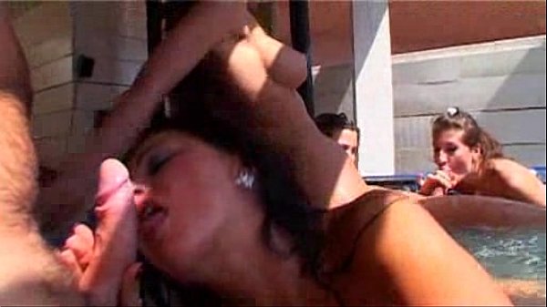 Filme Pornô Coroa F Na Beira Da Piscina E Gemendo