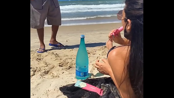 Foto De Coroas De Biquine Na Praia