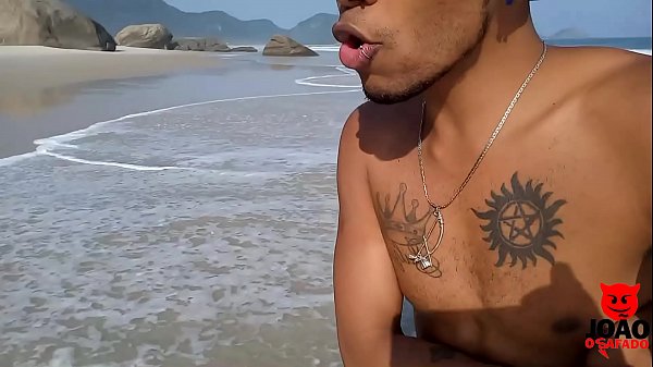 Na Praia Ficou Loca Com O Pau Do Coroa