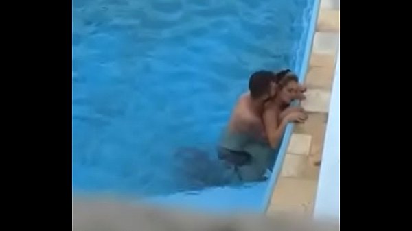 Porno Coroas Loiras Na Beira Da Piscina