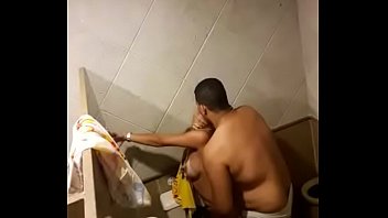 Banheiro filmado escondido real
