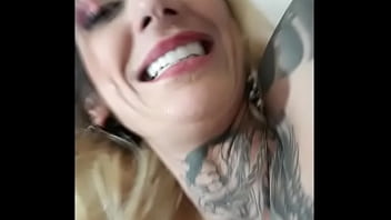 Coroa gostosa em seu primeiro vídeo porno